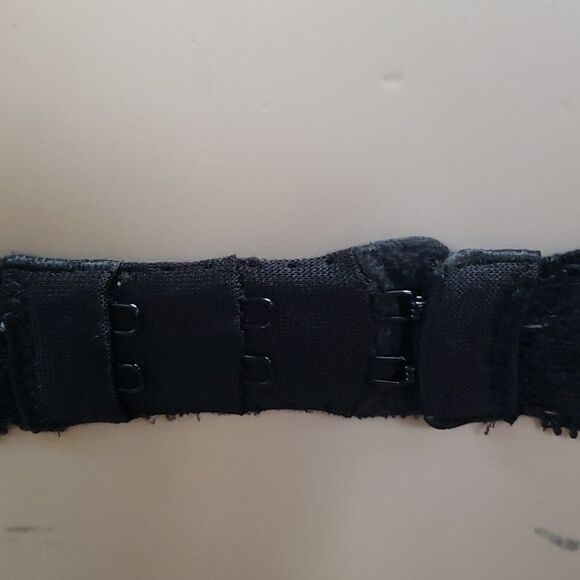 VICTORIA'S SECRET BLACK LACEY DREAMS ANGELS LINED DEMI BRA, SIZE 34D - Picture 6 of 8